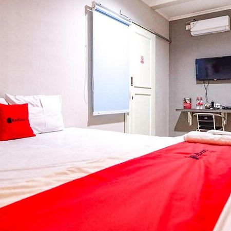 Hotel Reddoorz @ Citraland Surabaja Exteriér fotografie