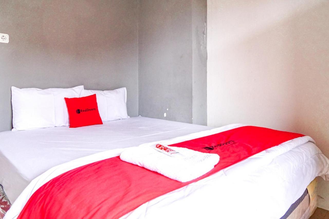 Hotel Reddoorz @ Citraland Surabaja Exteriér fotografie